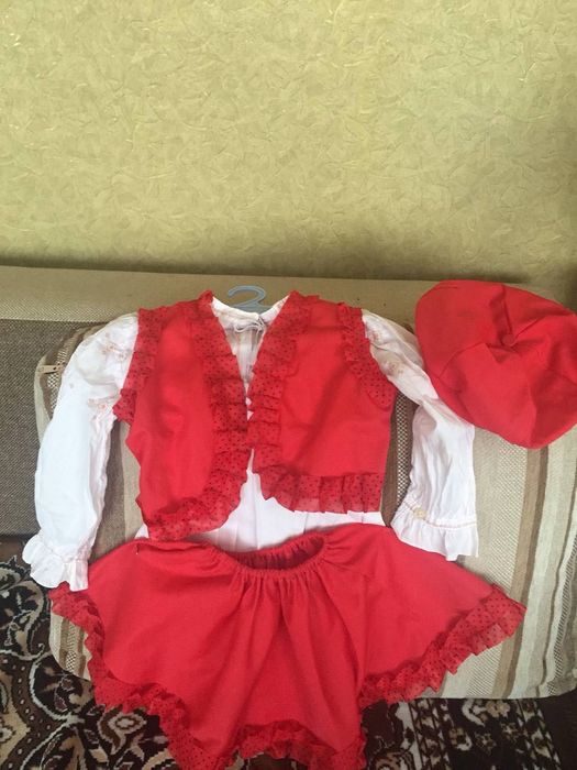 Плаття та костюми до свят: червона шапочка, жабка, сніжинка