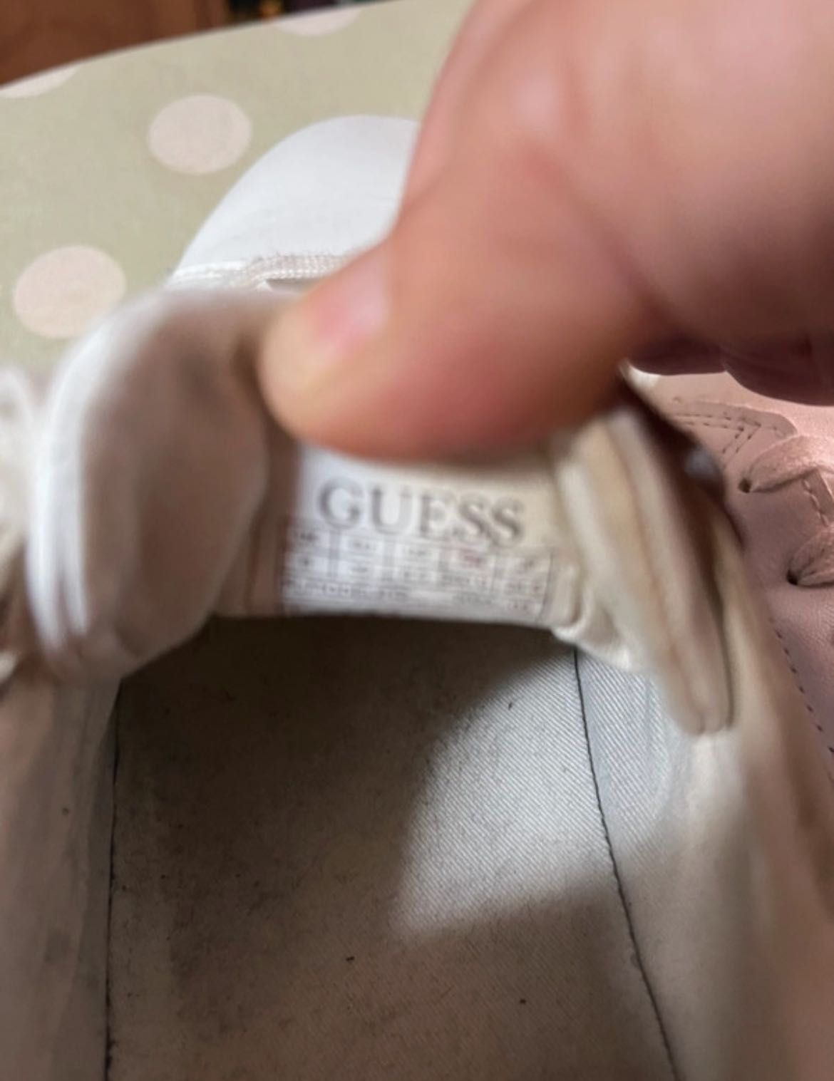 Ténis Guess 39 com logo lateral a azul
Usados uma vez