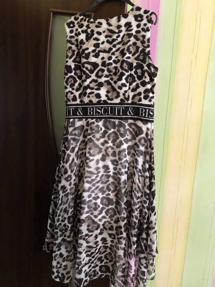 Шикарное летнее платье 50-52 леопардовое