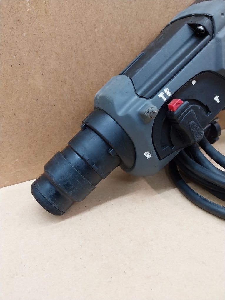 Makita HR2470 Młotowiertarka Udarowa 3Funkcyjna SDSPlus 780W