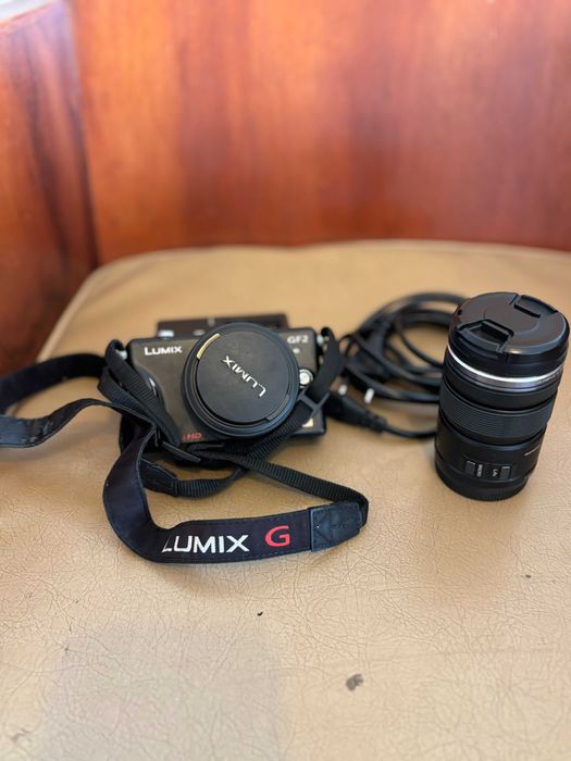 Panasonic Lumix GF2 + Lente 20mm f/1.7 + Lente Olympus 12–50mm