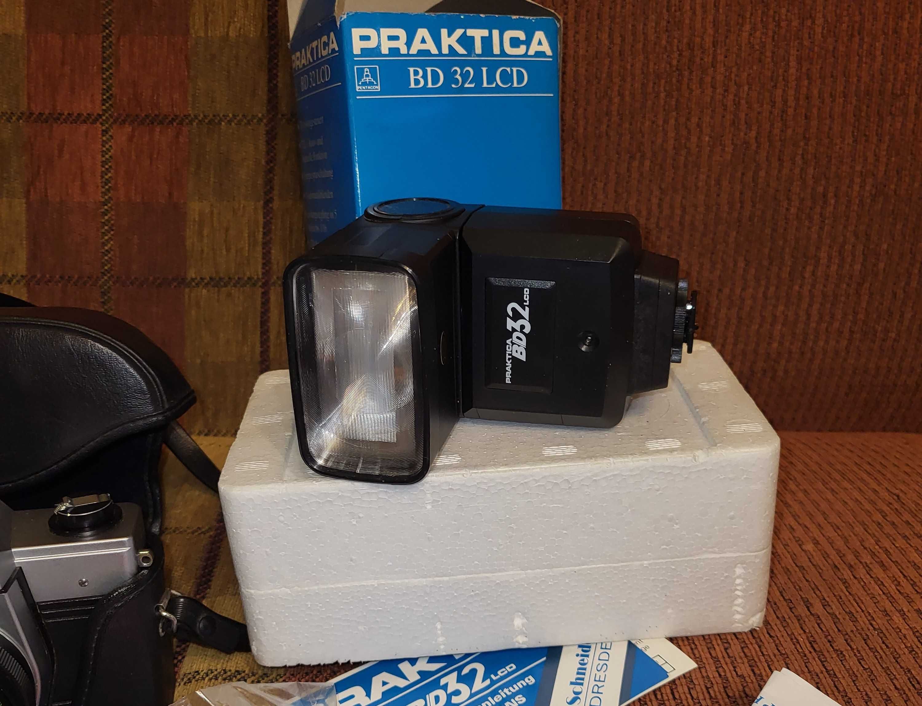 Aparat Praktica MTL 50 futerał lampa błyskowa BD 32 LCD