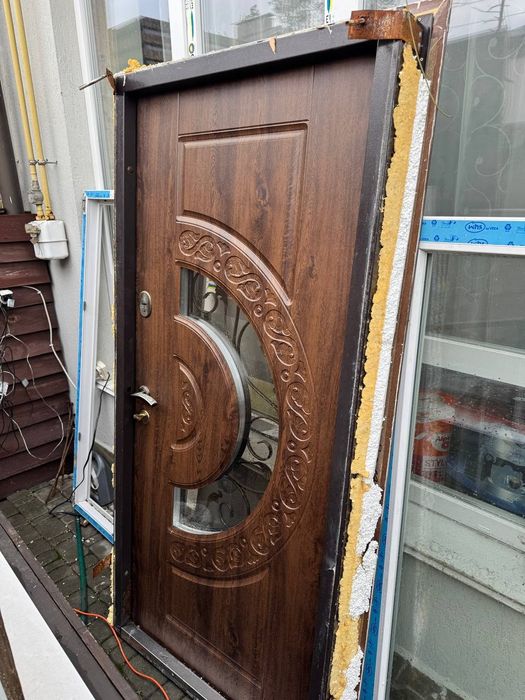 Продам дверь фасад б,у