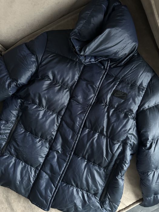 Пуховик жіночий Nike