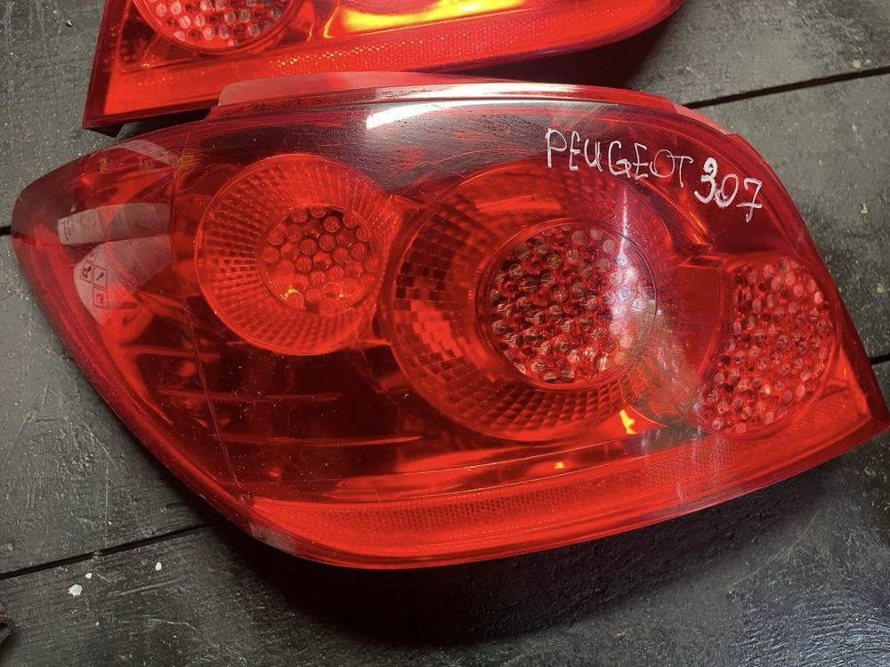 Стоп стопи задні фариліхтарі фонарь лівий правий Peugeot 307 Lift HB