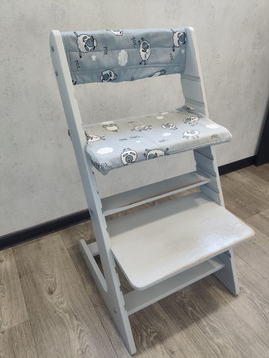 Зростаючий стілець сірий + м'які накладки