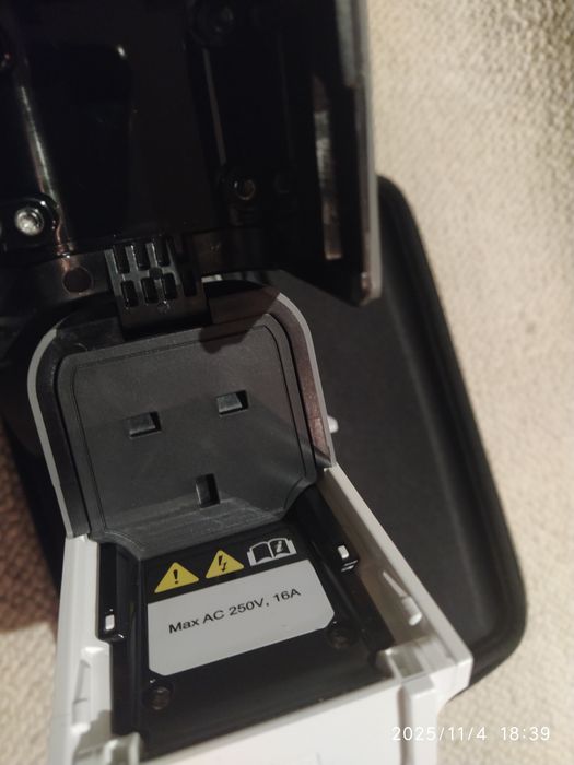 Зарядний пристрій  від мережі перетворювач адаптер новий для КіаEV6