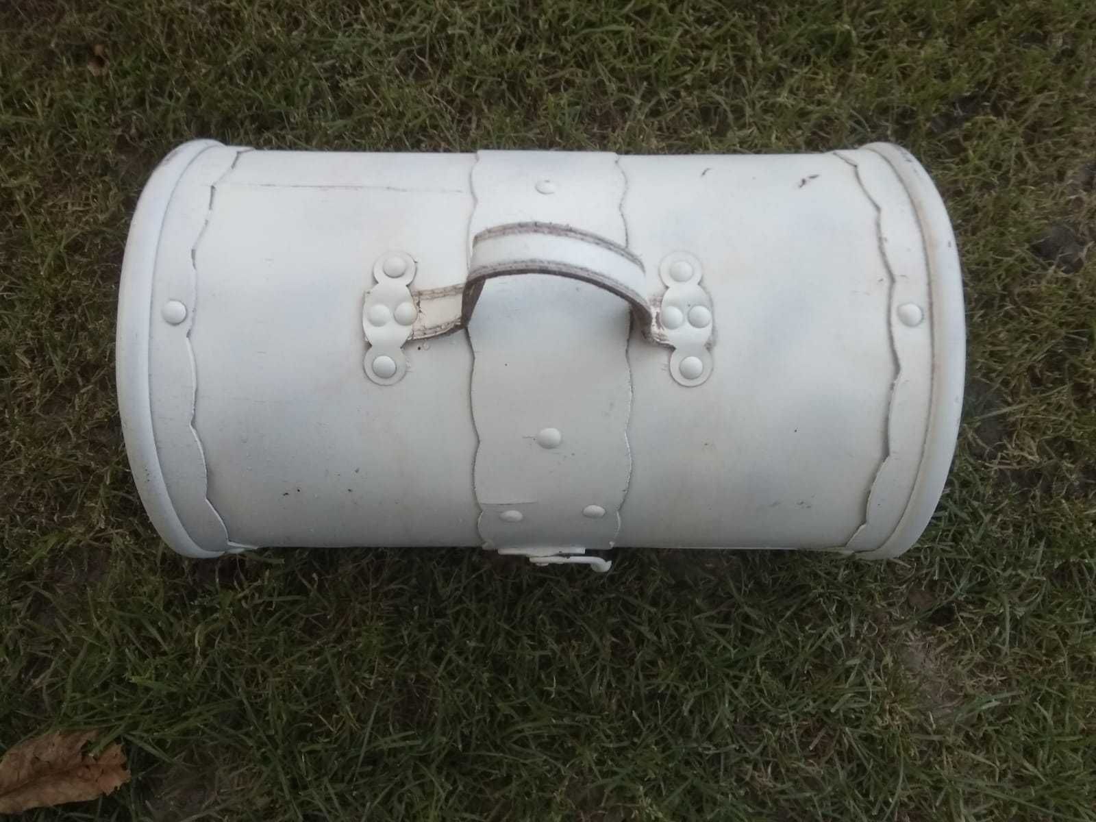 kufer drewniany  biały vintage z rączką drewno