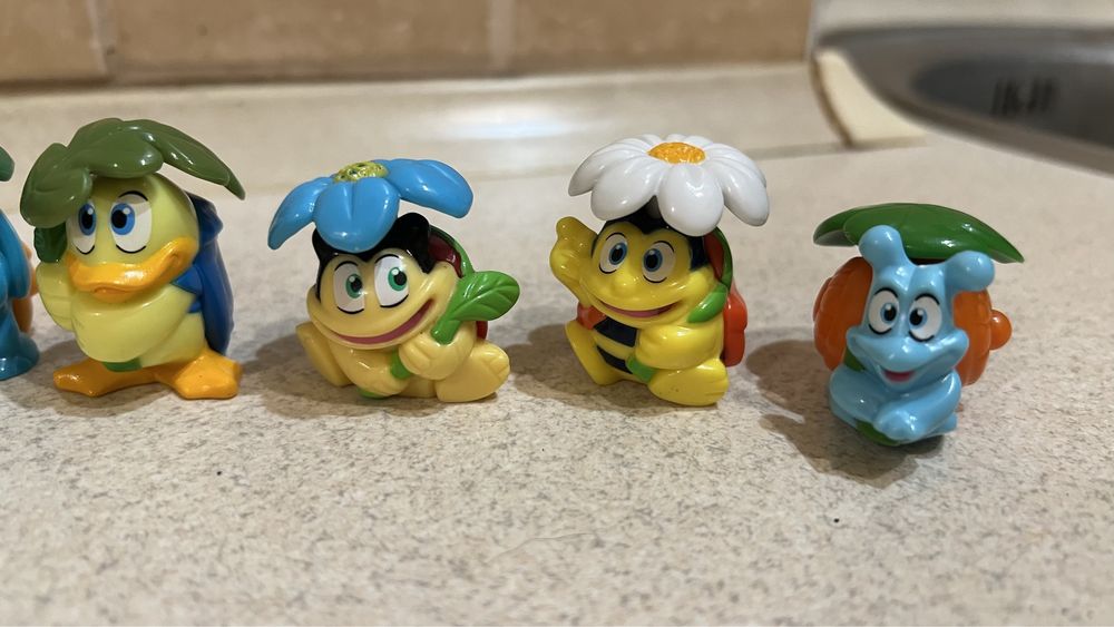 Тваринки під листочками кіндер іграшки фігурки