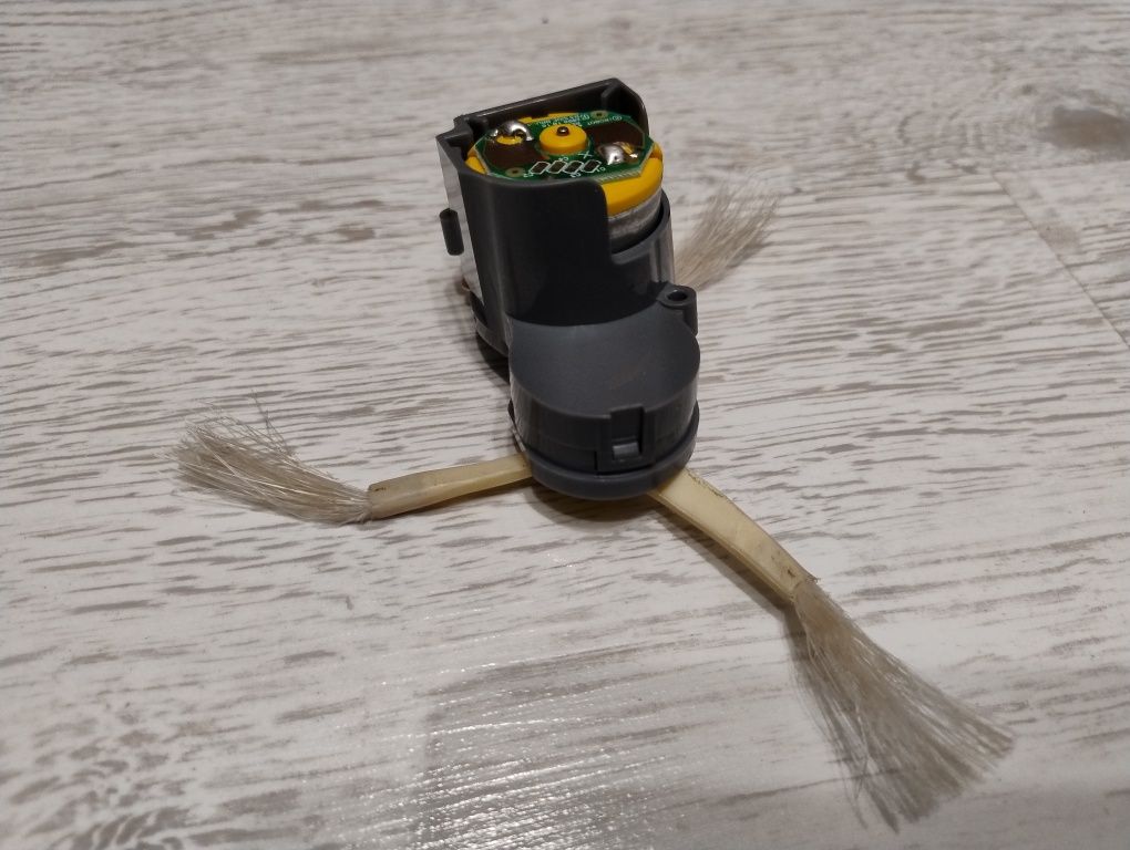 Moduł szczotki bocznej ze szczotką Irobot Roomba 865