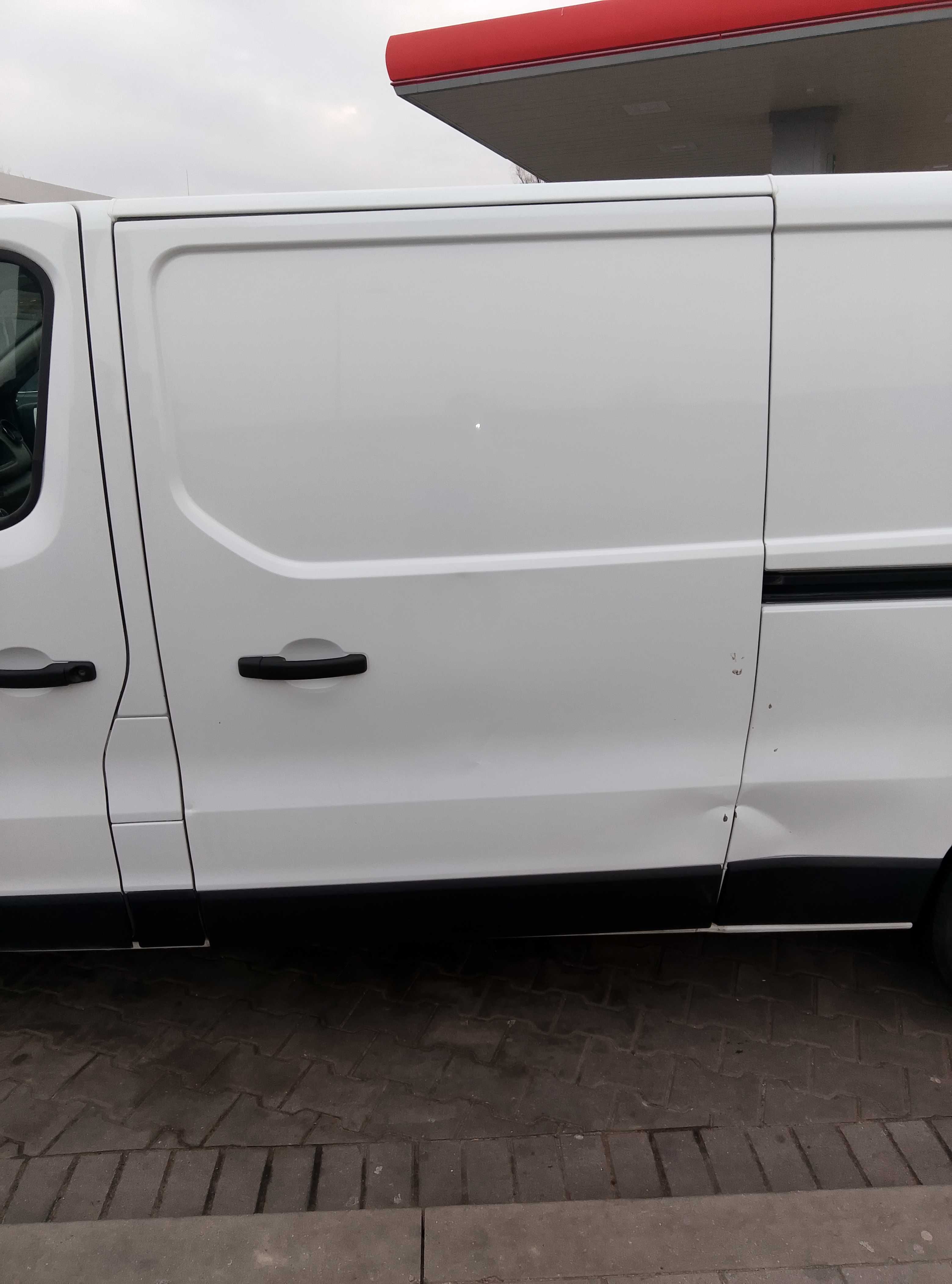 SANKI WÓZEK TRAWERS 1,6 DCI trafic III vivaro b części
