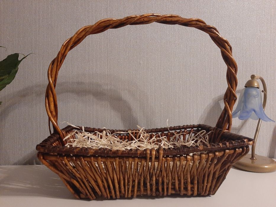 Kosz wiklinowy, brązowy, ostatnia sztuka.