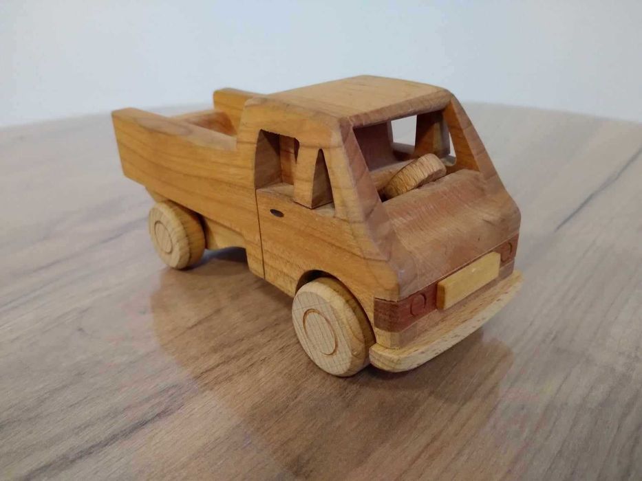 Żuk auto z drewna, drewniane