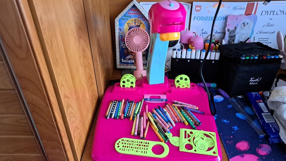 Projektor do Nauki Rysowania Rrzutnik RCOKIDS + 36 SLAJDÓW i Kredki
