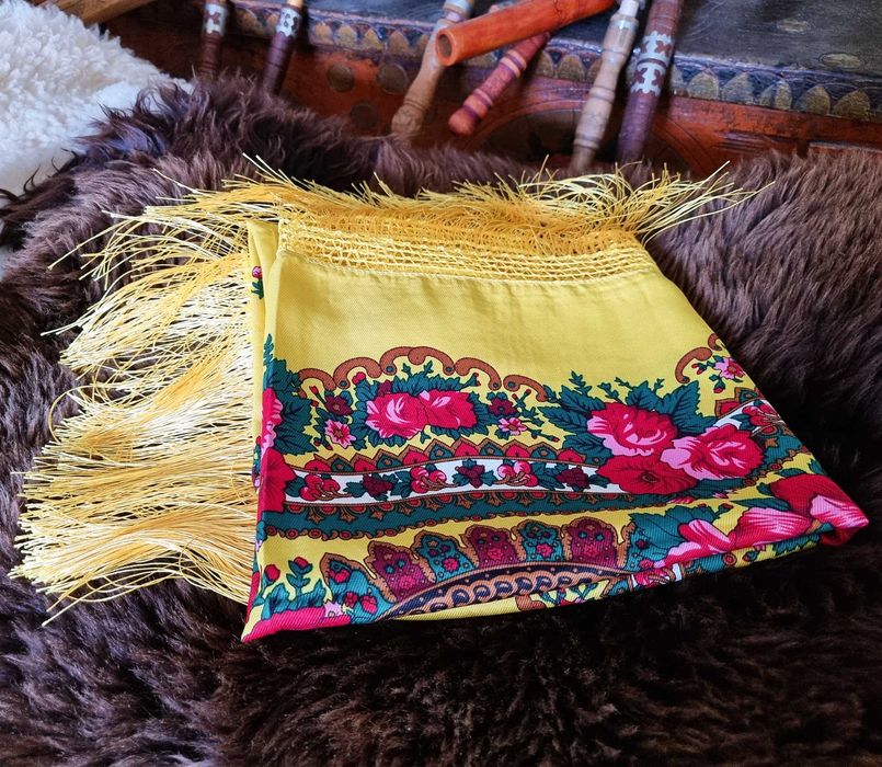 Żółta Chusta Góralska Folkowa Chusta Regionalna Zdobiona Duża XL