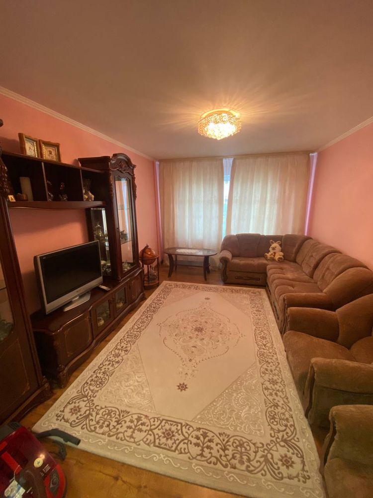 Продається 3-кімнатна  квартира вул.Руденка 32