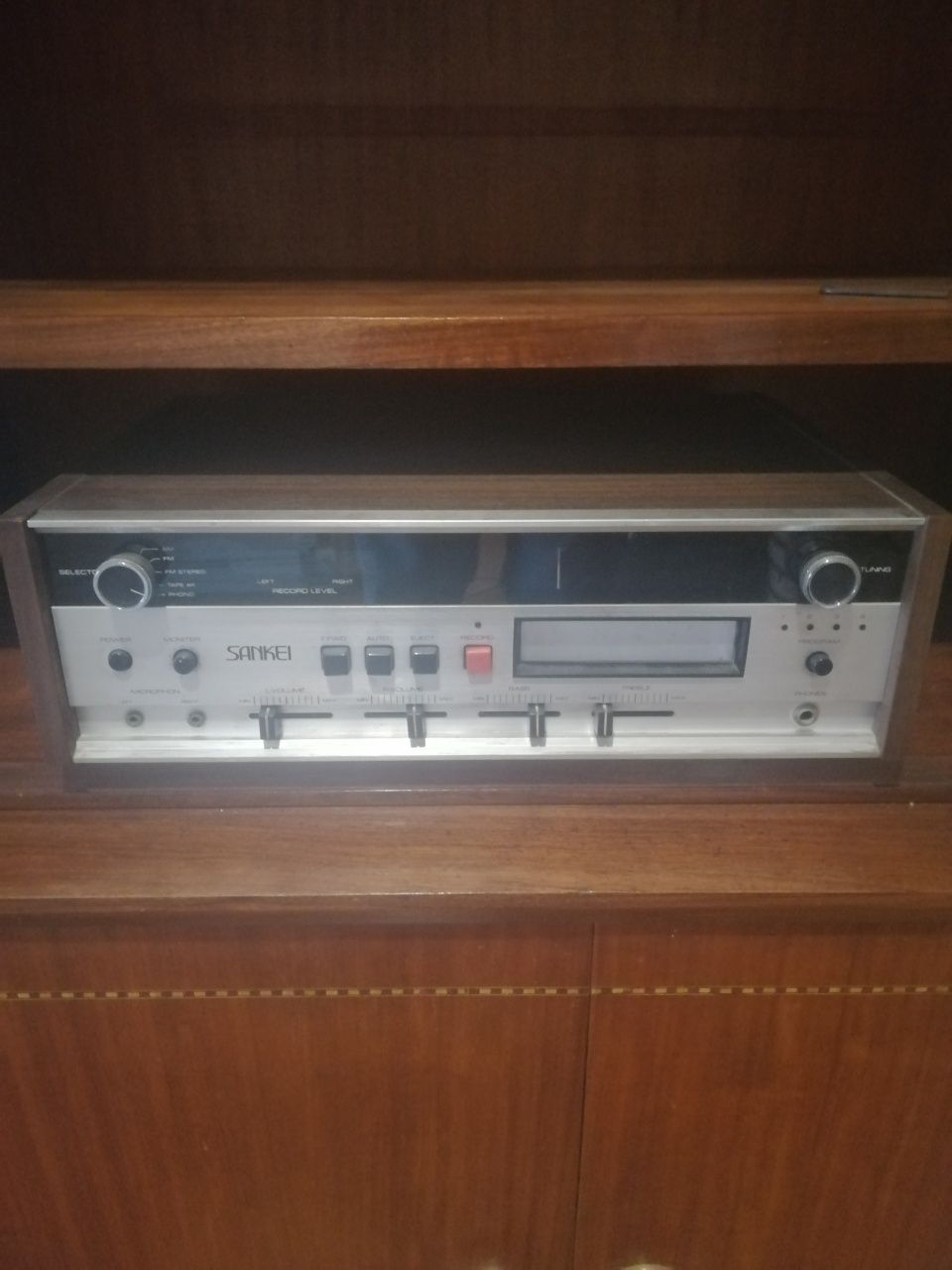 Radio com leitor de cassetes Sankei TRH-704X