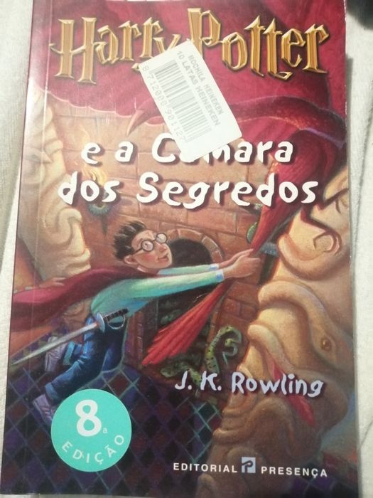 Livros só um foi usado