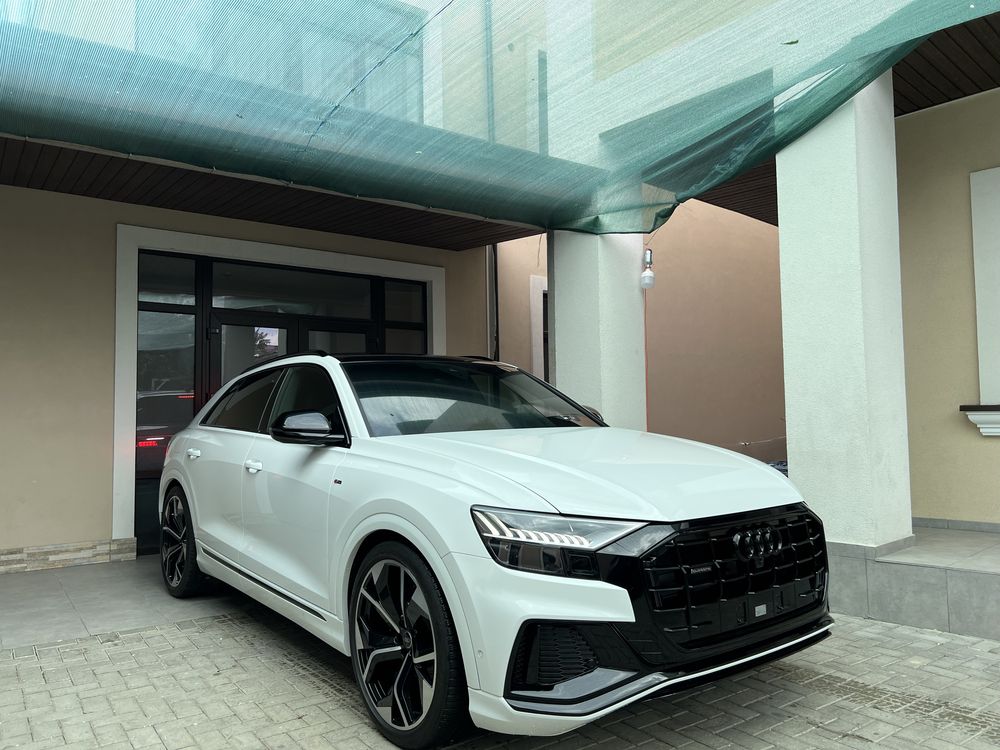 Продам audi Q8