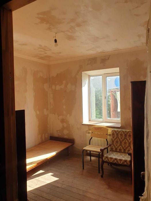 Часть двухэтажного дома с участком, Новые Петровцы