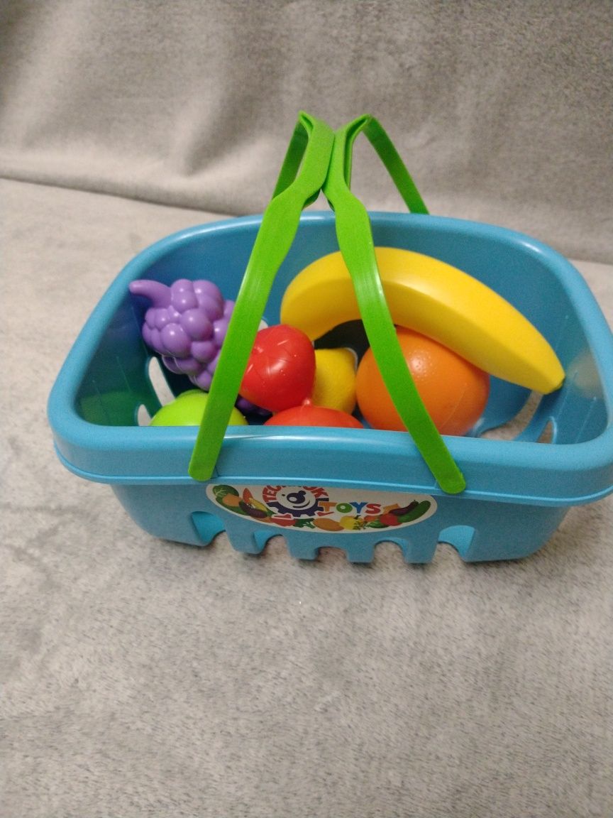 Игрушечные фрукты в удобной корзине