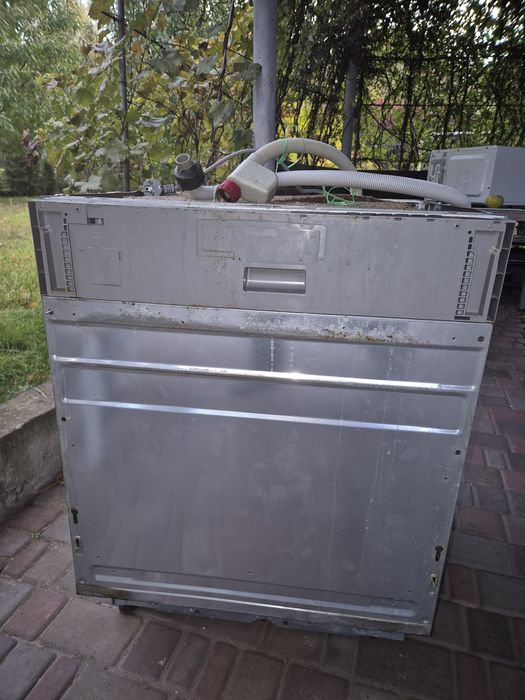 Посудомийна машина Електролюкс