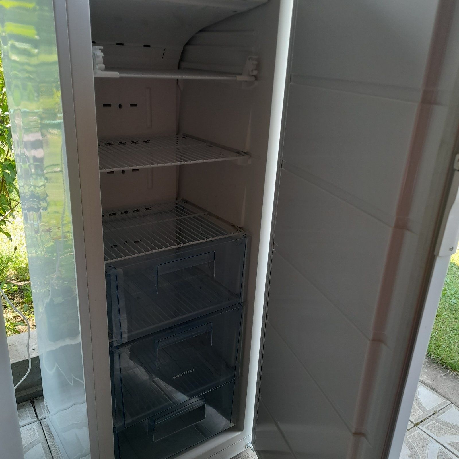 Морозильна камера Electrolux