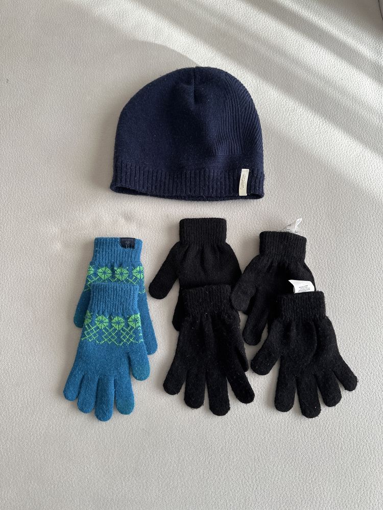 Gorro e três pares luvas