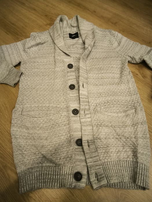 Szary sweter bawełniany z dużymi guzikami na guziki clockhouse nowy S