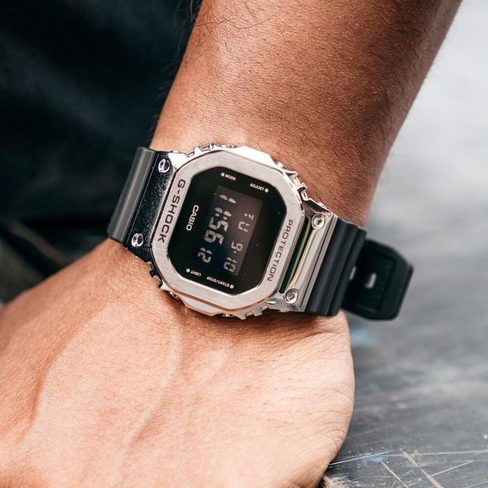 Часы Casio G-SHOCK GM-5600-1E ! Оригинал! Фирменная гарантия 2 года!
