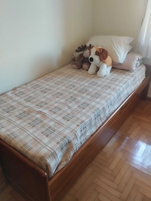 Camas solteiro em óptimo estado!!