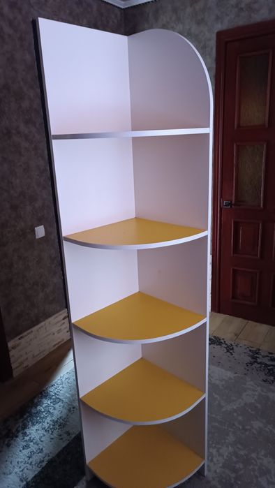 Продам углову тумбочку