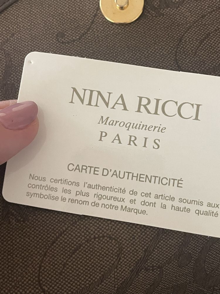 Carteira castanha da Nina Ricci