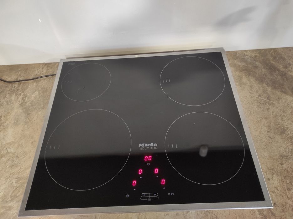 Индукционная варочная поверхность Miele KM 6115