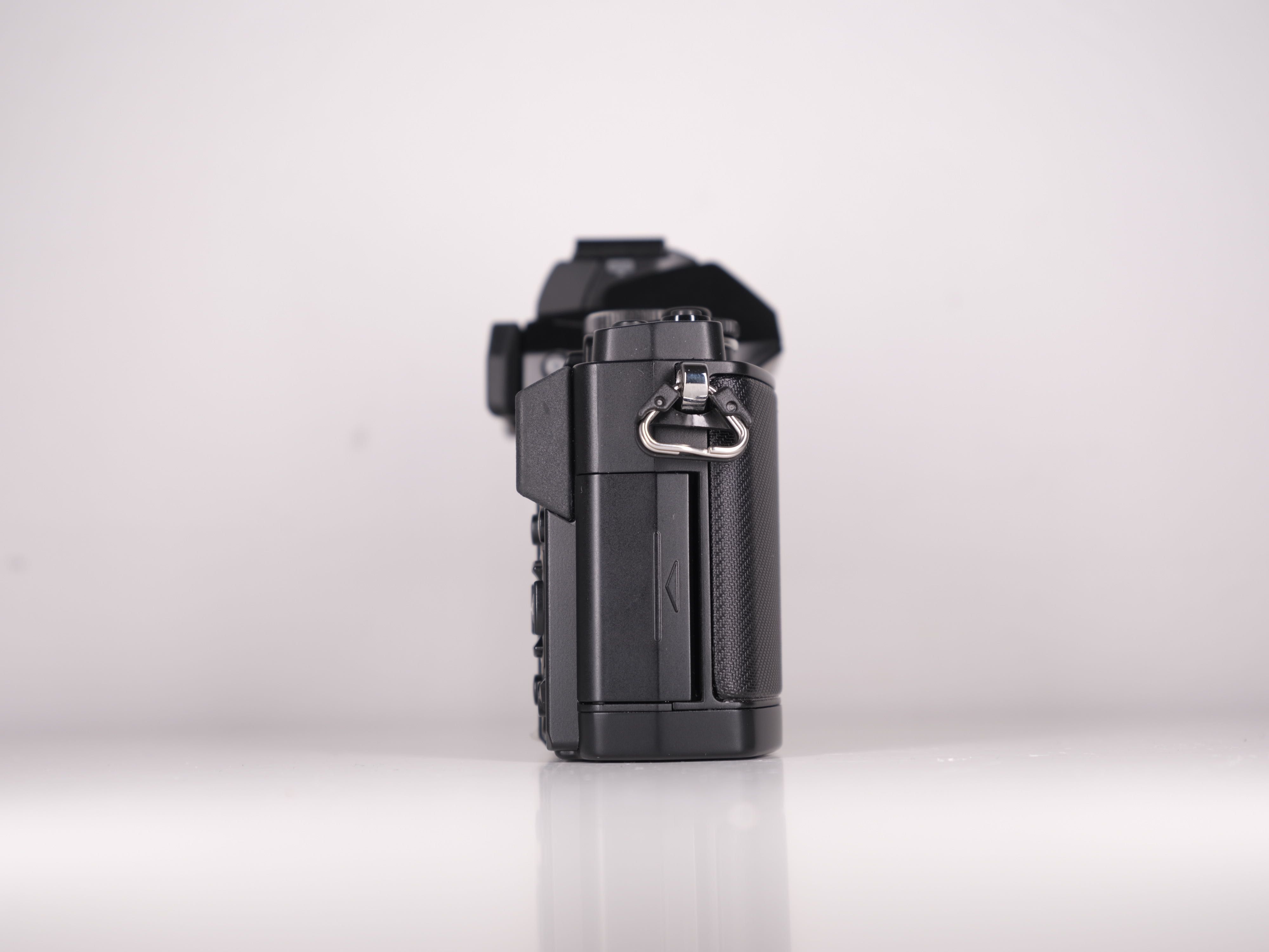 Olympus OM-D E-M5 Mark - новий / без передоплат