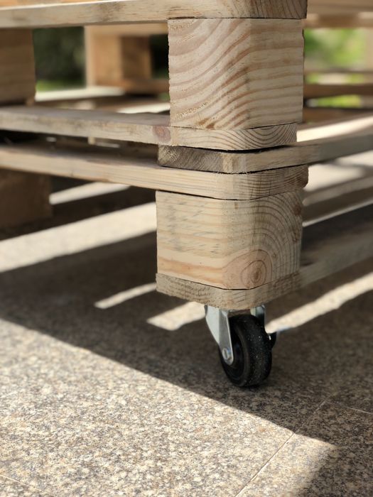 Sofá em paletes sem rodas