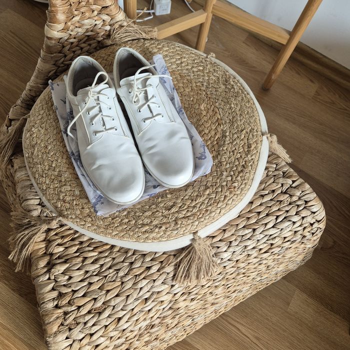 Buty męskie r. 37 komunijne białe
