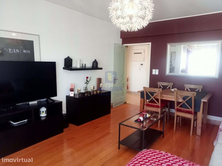 Arrenda T2 Mobilado com parqueamento Quinta Grande Alfragide