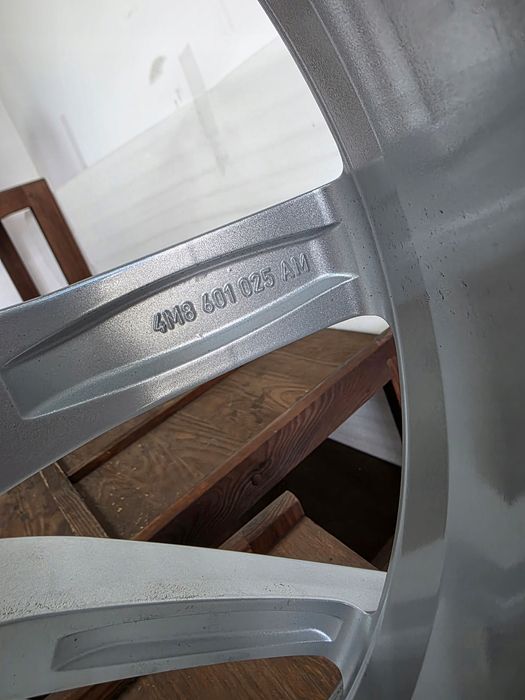 Oryginalne Felgi Alufelgi Audi 22 Cali Q8 Rs Q8 5X112 4M8601025Am