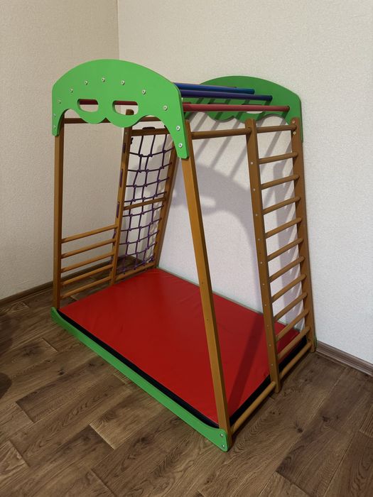 Дитячий спортивний куточок уголок пиклера