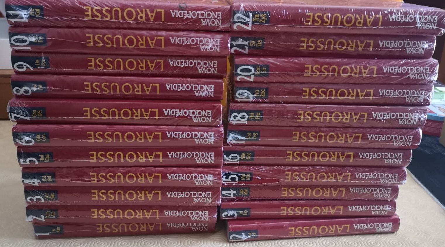 Larousse, Nova Enciclopédia conjunto de 22 volumes