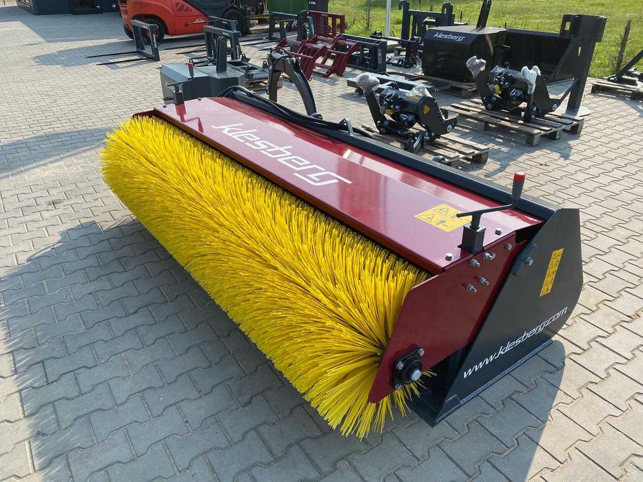 Łyżka zamiatająca ze szczotką