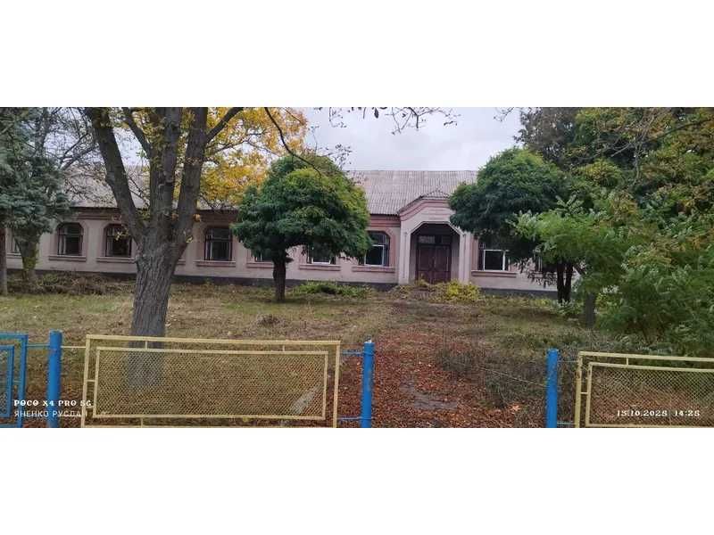 ПРОДАЖ - Адміністративна будівля, площею 976,5 кв.м. с. Драбів