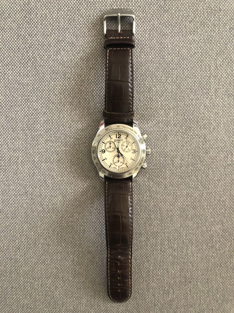 Tissot V8