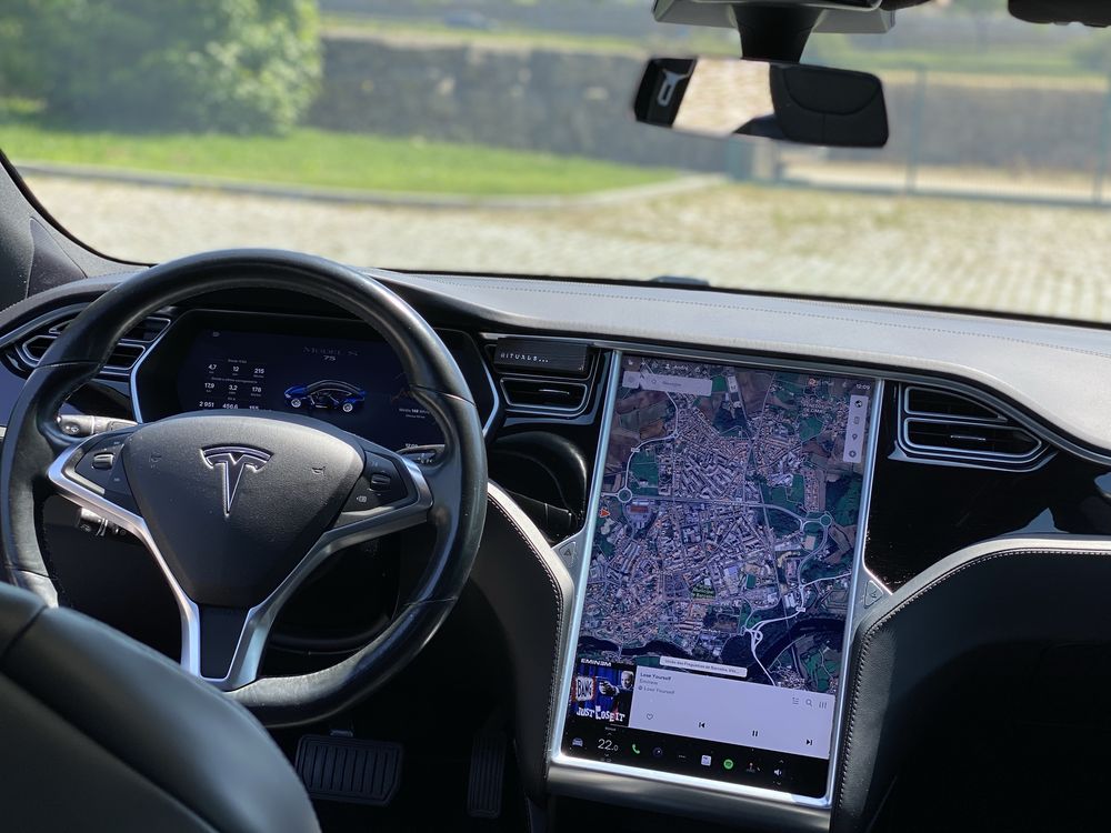 Tesla Model S 75