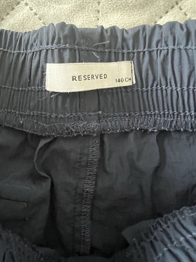 Granatowe spodnie parachute Reserved Rozmiar 140