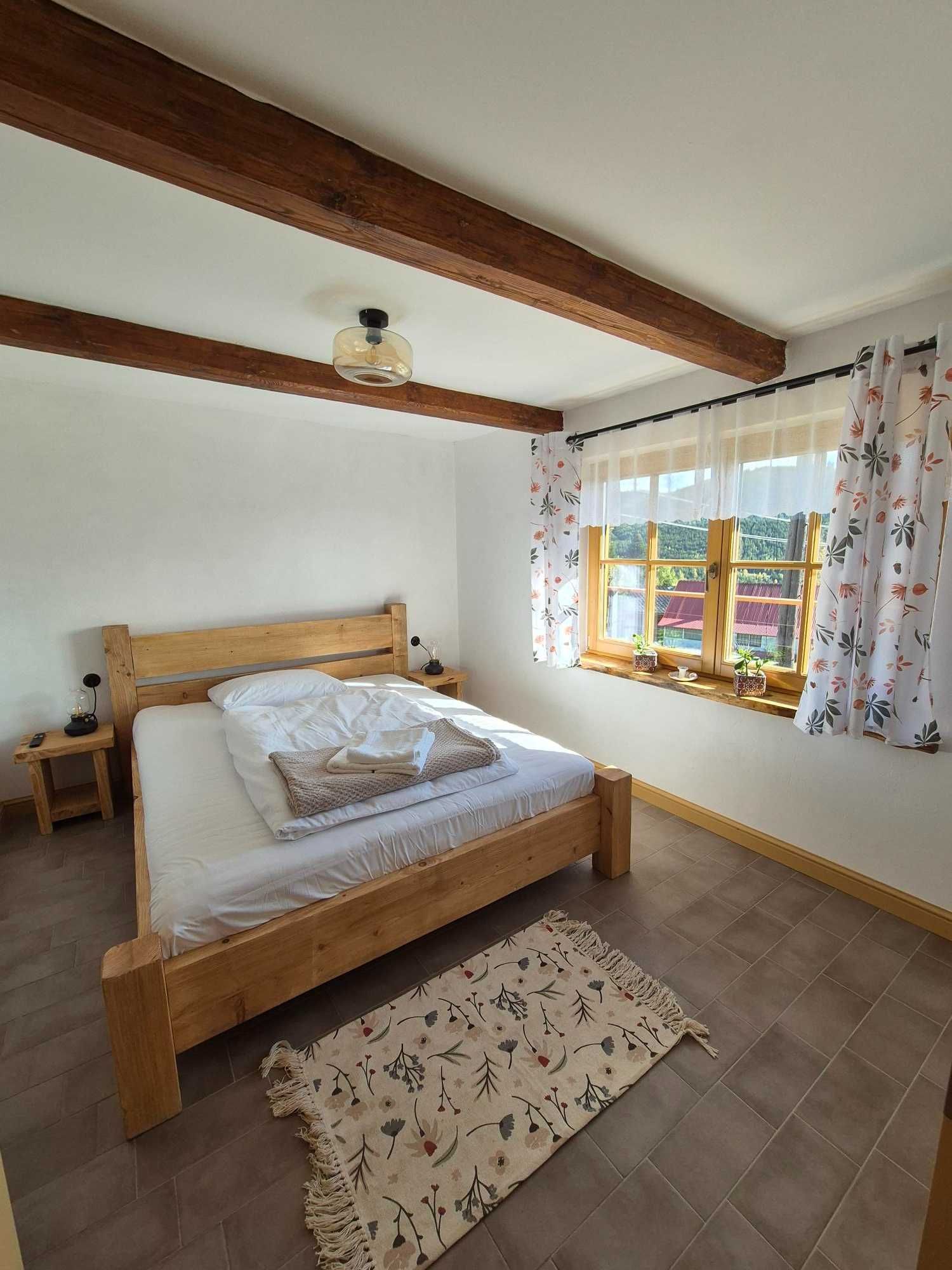 Bacmańska Chata z kominkiem i jacuzzi oraz pięknym widokiem przy szlak