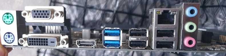 Материнська плата Asus H110M-R (працюють Intel Xeon та Intel Core)