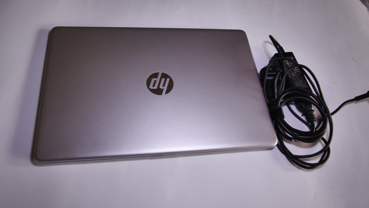 HP 15s-fq1102nw – i3 / 8GB RAM / 256GB SSD – Stan jak nowy!