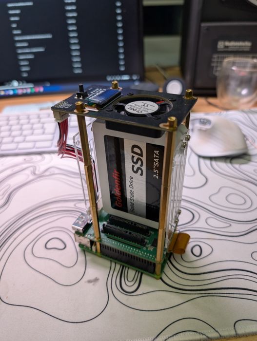 Raspberry pi 5 8gb + penta sata hat + 2 ssd 500gb